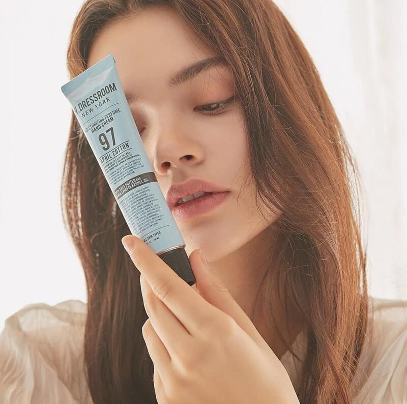 april cotton handcream1 W.DRESSROOM - Moisturizing Perfume Hand Cream April Cotton 97 - Image 2