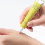 KOSE- Moisture Mild White Repair Essence C100 (20ml) - Image 3